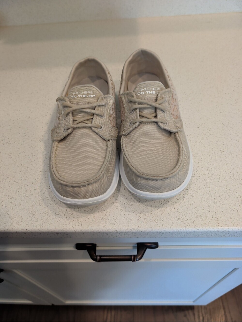 Skechers On-The-Go Beige Crochet Lace and Canvas Casual Shoes Sz 8